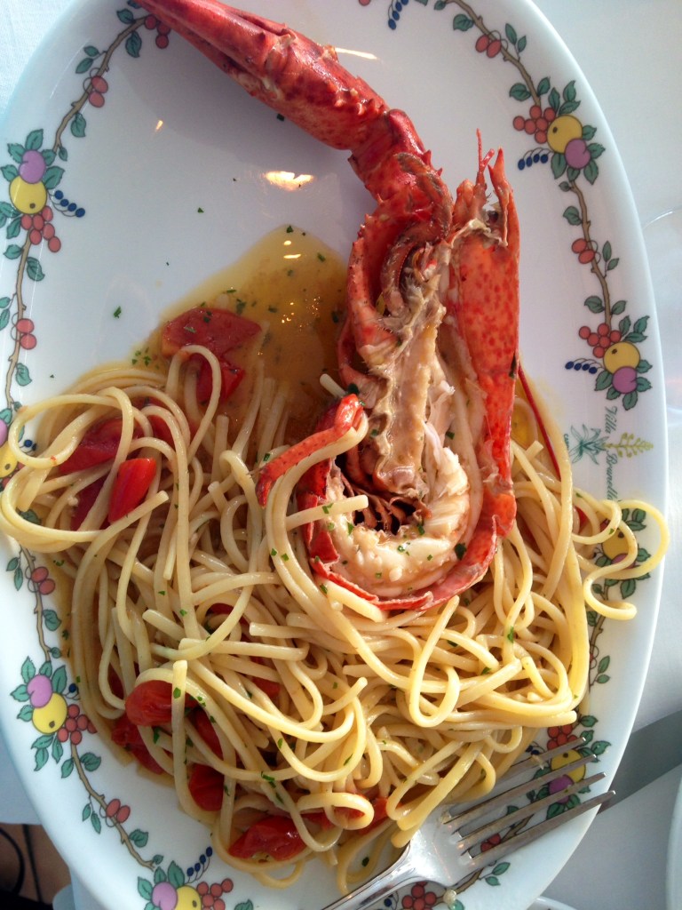 Spaghetti with lobster and tomatoes sautéed with sea water